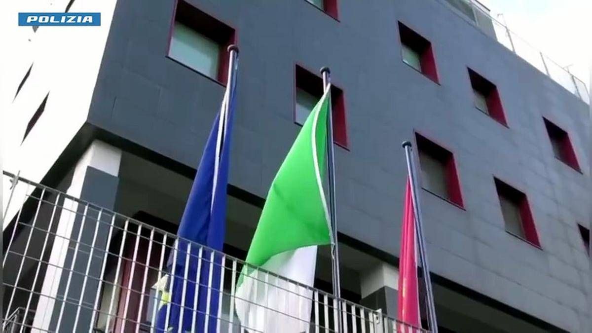 Guida ubriaco, lo fermano: in auto 176 chili di droga