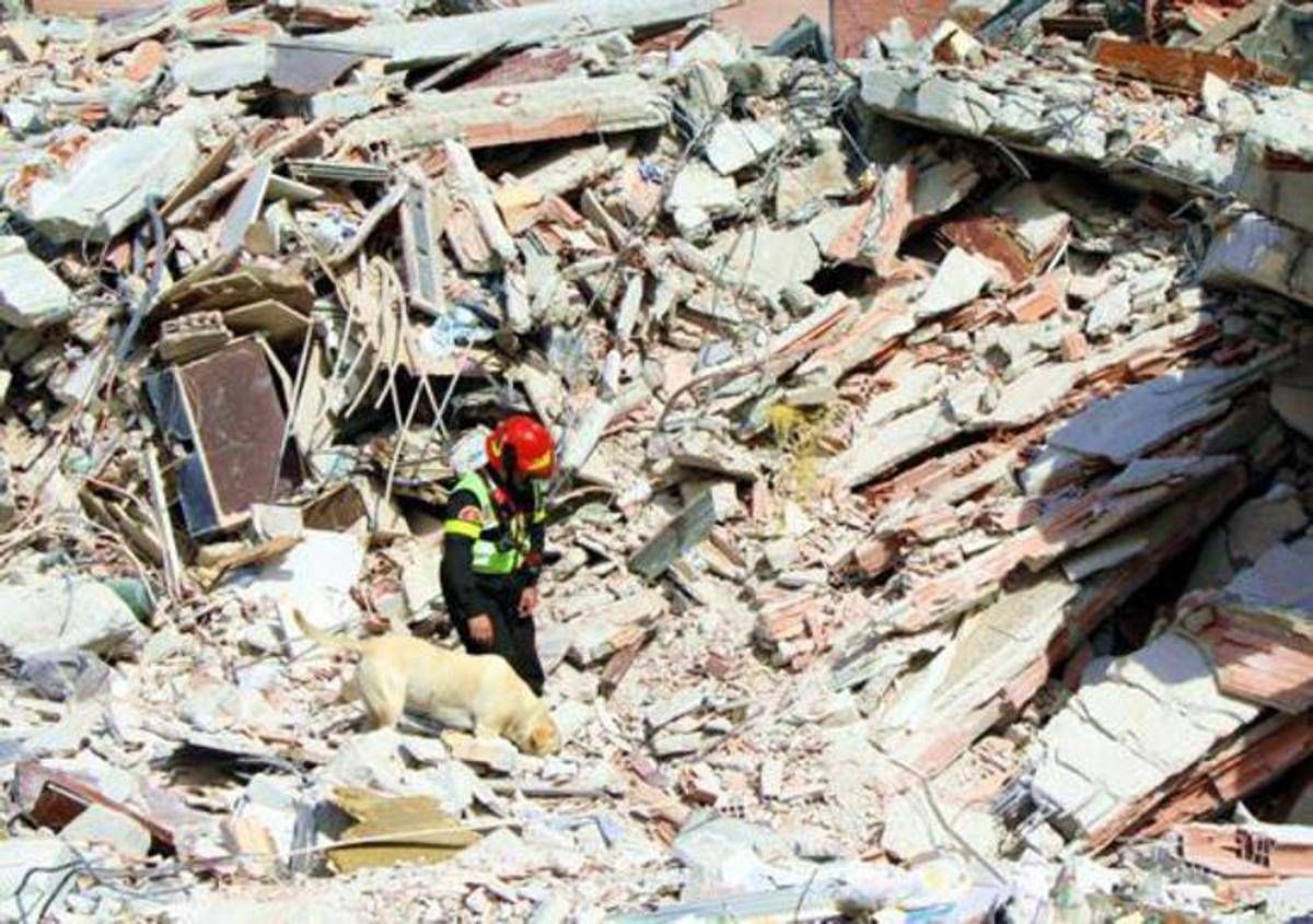 Piantedosi: "Il 6 aprile di 17 anni fa il terremoto dell'Aquila, ferita resta aperta" - 