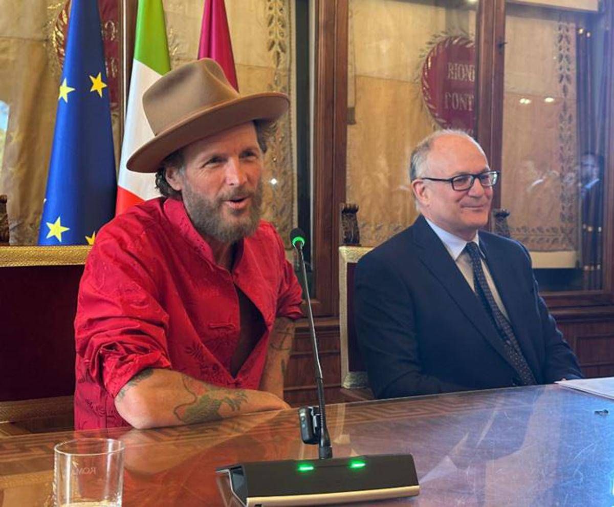 Jovanotti in Campidoglio per presentare il Jova Giro: "2mila chilometri da Roma... a Roma" - 
