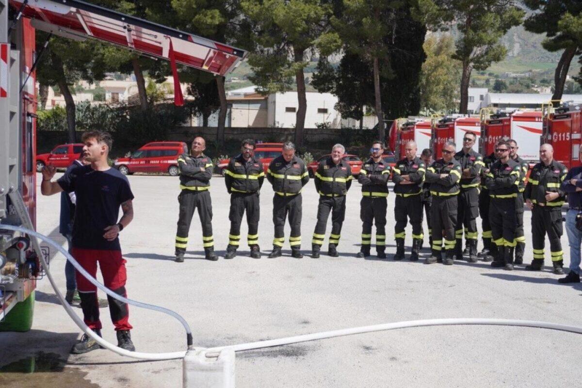 Vigili del Fuoco: Concluso Corso di Formazione e Consegna di Nuovi Veicoli Antincendio in Sicilia - 