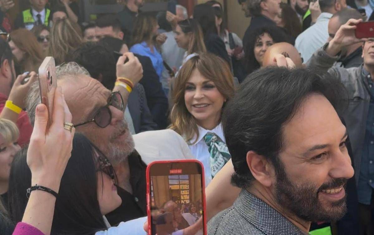 Tornano 'I Cesaroni', bagno di folla per il cast al teatro Palladium di Roma - 