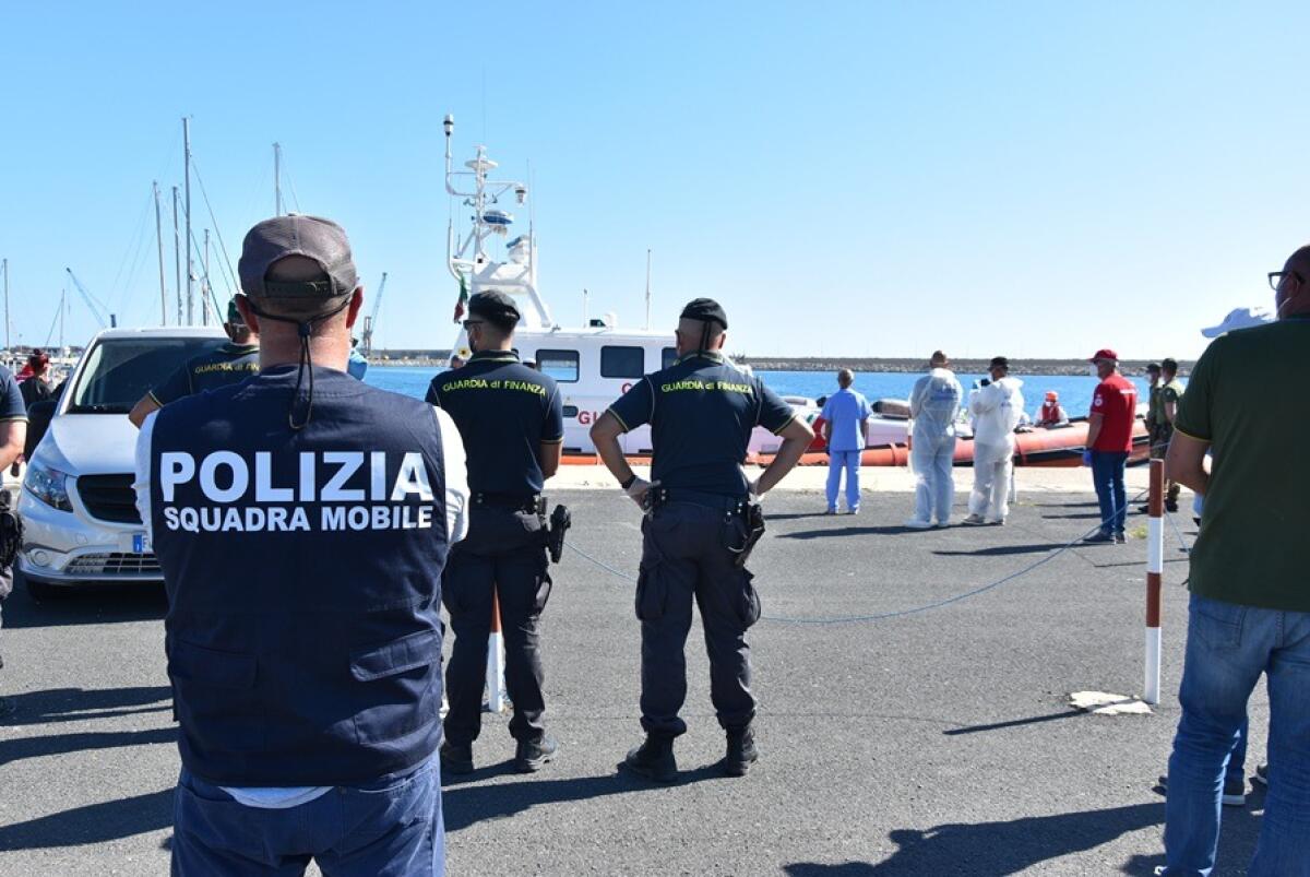 Fermati due egiziani dalla Polizia di Ragusa per favoreggiamento dell'immigrazione clandestina - 