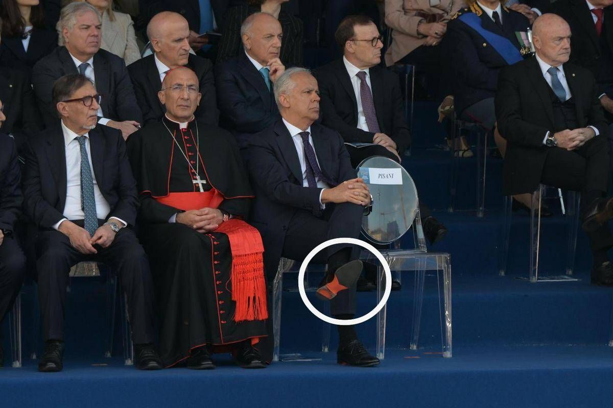 Piantedosi e quelle scarpe con la suola rossa (ma non sono Louboutin) - 