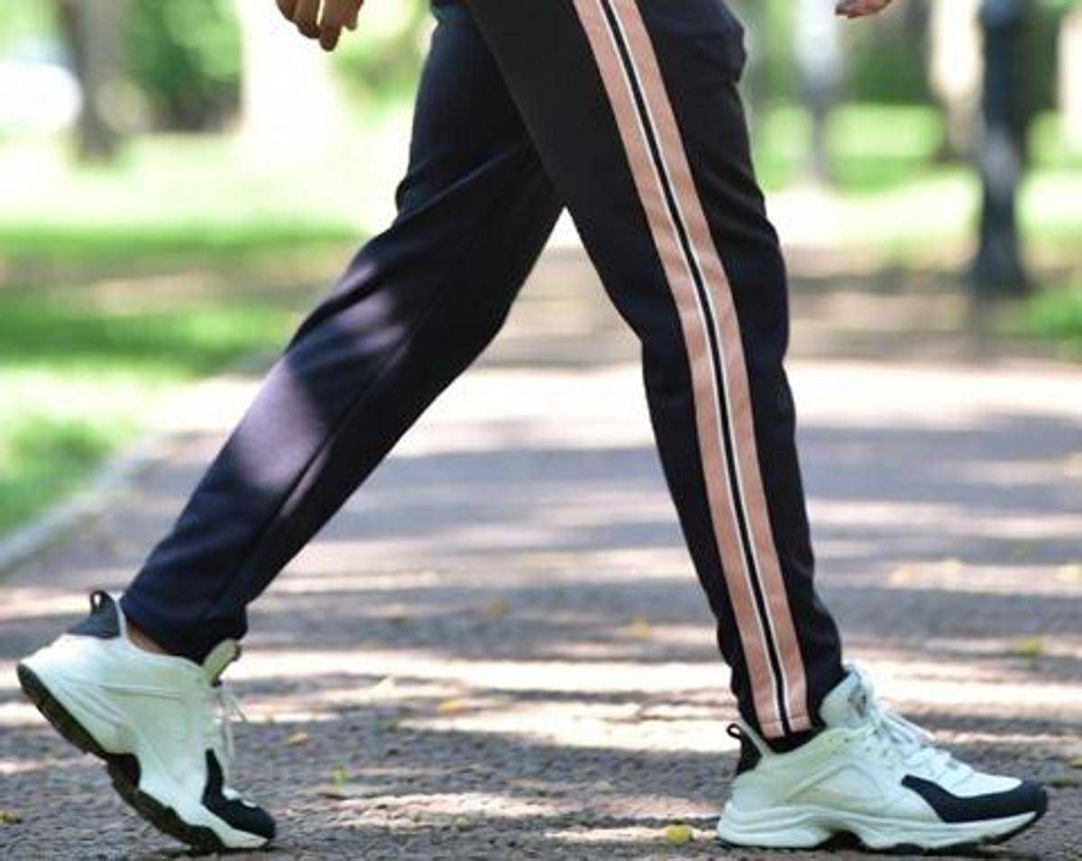 Il falso mito dei 10mila passi, camminare 15 minuti aiuta il cuore