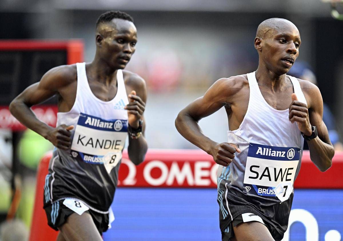 Maratona di Londra, Sawe fa la storia: muro delle 2 ore abbattuto, nuovo record del mondo - 