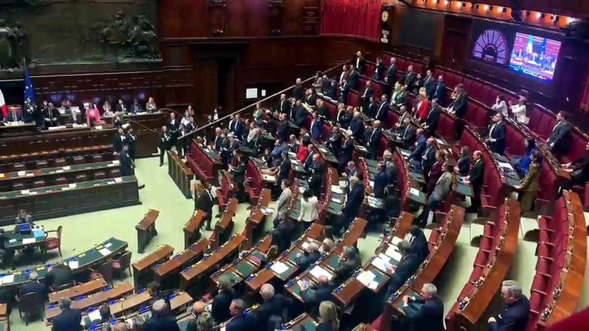 Dl sicurezza, il via libera alla Camera tra proteste e inno di Mameli - 