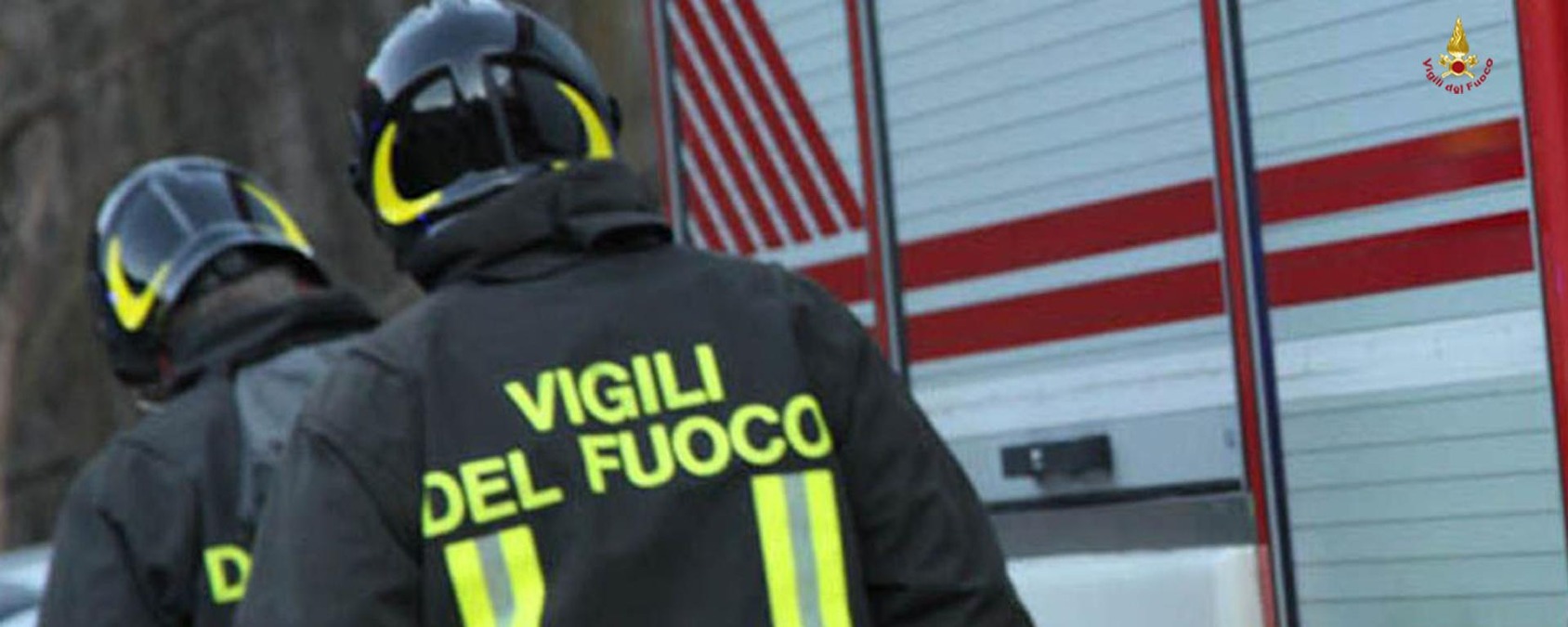 Incendio nell'Arenella: rogo di canneto mobilita Vigili del Fuoco, evacuata una famiglia - Credit Foto Vigili del Fuoco