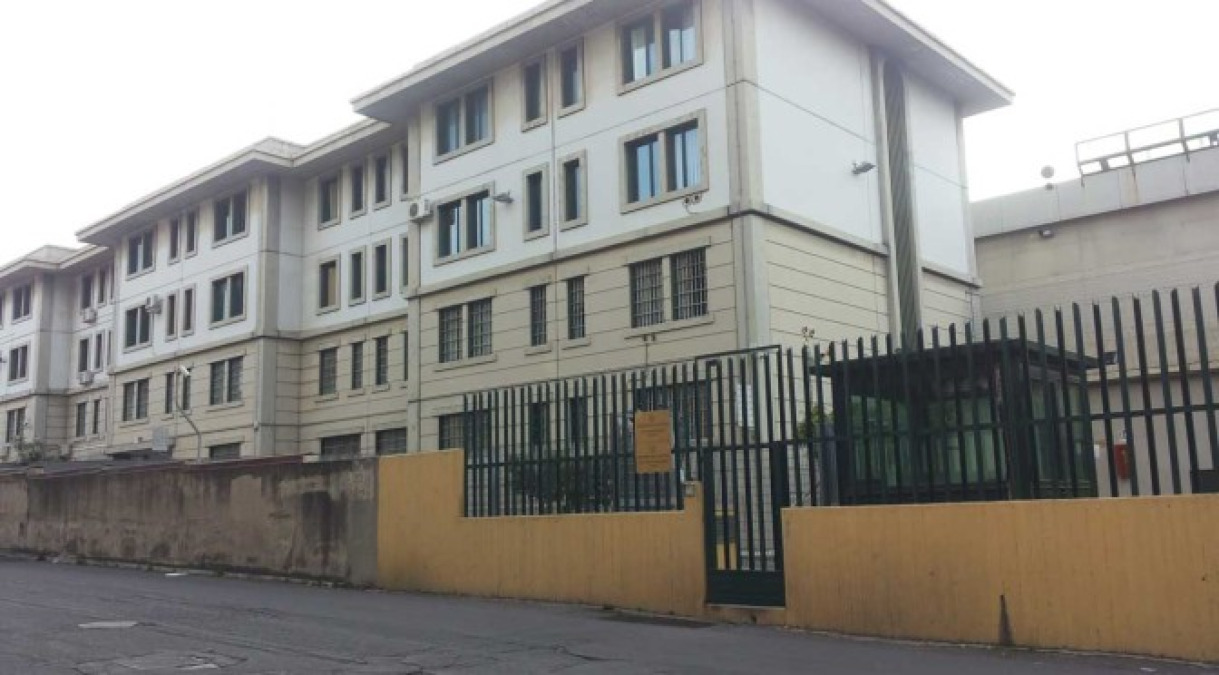 Carcere di Messina: sovrintendente aggredita intervenendo per un collega, sindacato chiede trasferimento e ricompensa - 