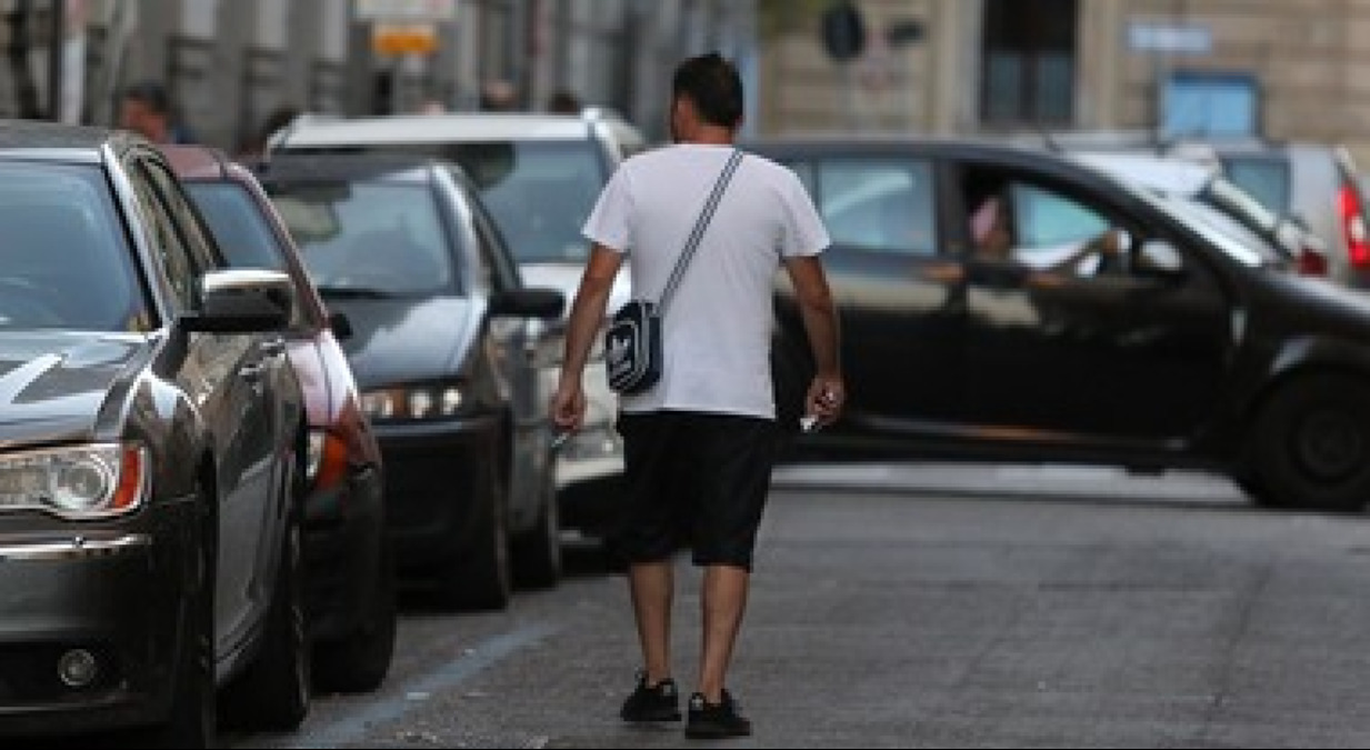 Catania: 16 parcheggiatori abusivi multati, sequestrati 120 euro; denunciato un finto benefattore - 
