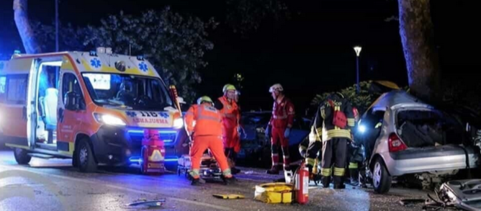 Forlì, auto contro un platano: due studentesse morte di cui una palermitana, una in gravissime condizioni - 