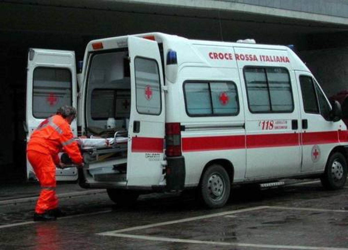 Tamponamento sulla SS121 allo svincolo Motta: due feriti, code verso Catania - 