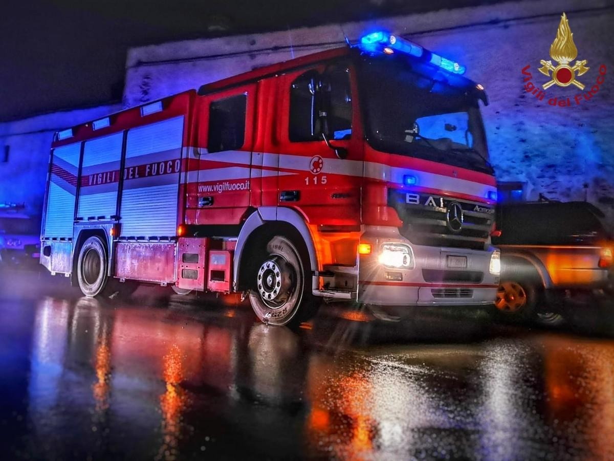 Incendio a San Filippo del Mela: abitazione evacuata in via Nazionale Corriolo - 