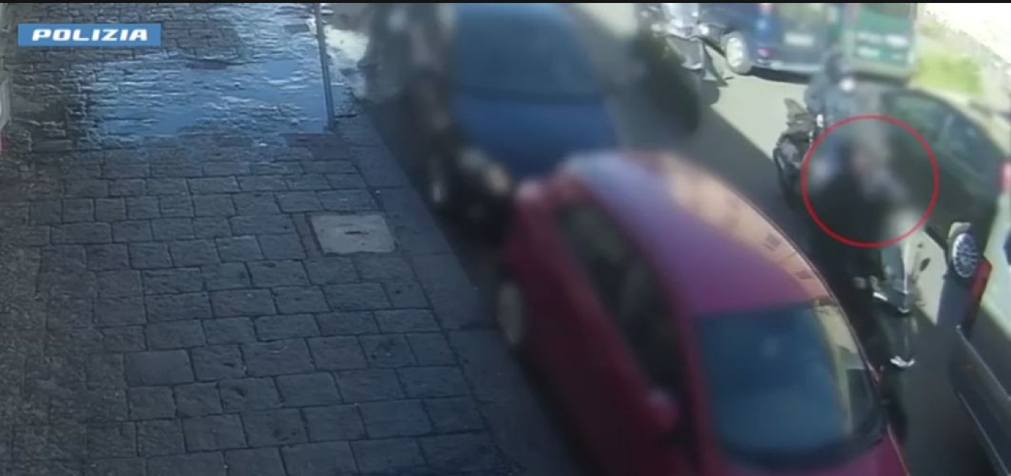Catania: arrestato il nipote del boss per la sparatoria davanti a una barberia - Credit Foto Polizia