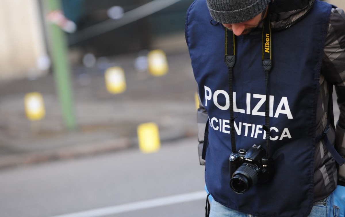 Attacco allo Zen: colpi di fucile contro panificio e spari a una macelleria in via Luigi Einaudi - 