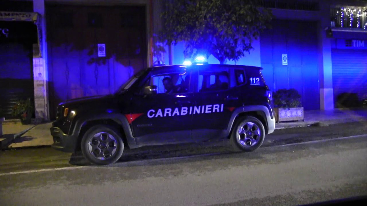 Paternò: 39enne evade dagli arresti domiciliari, sequestrate munizioni e telecamere abusive - 