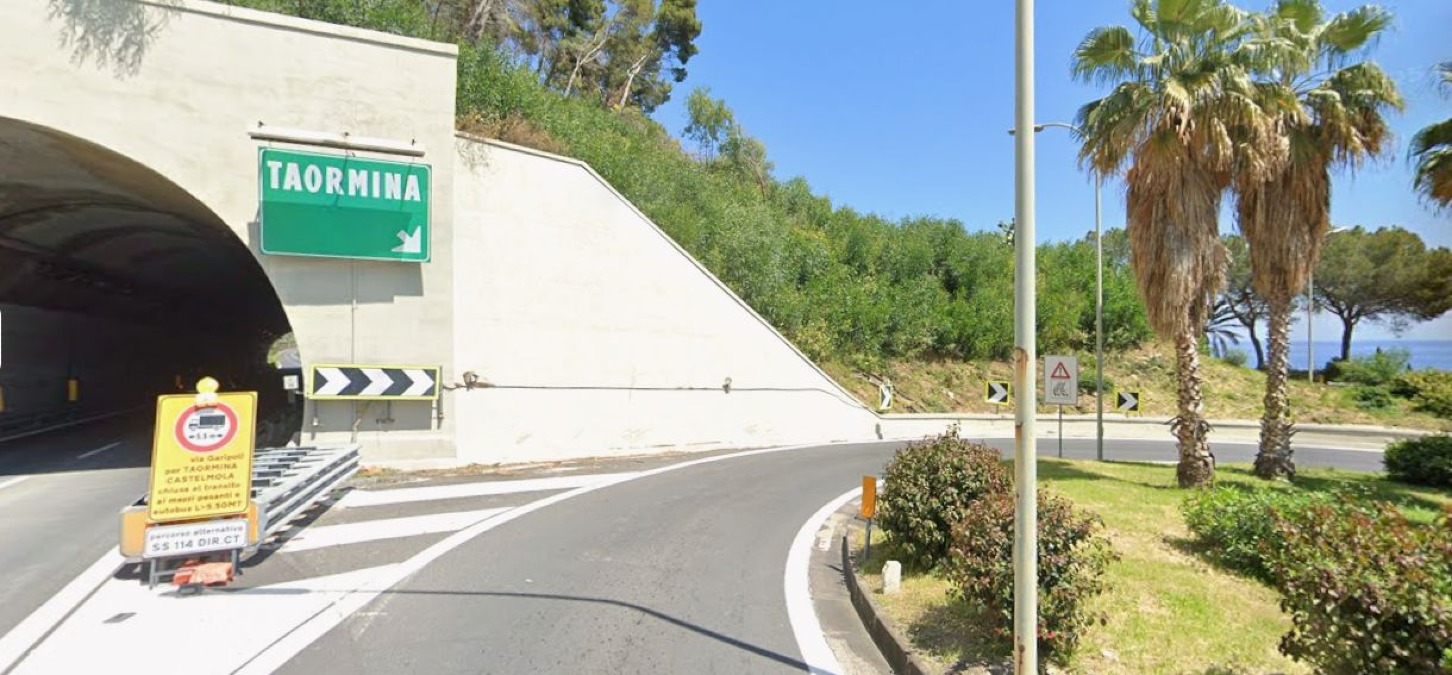 A18: chiuso lo svincolo di Taormina per lavori alle gallerie, disagi notturni fino al 29 maggio - Credit Foto Google Maps
