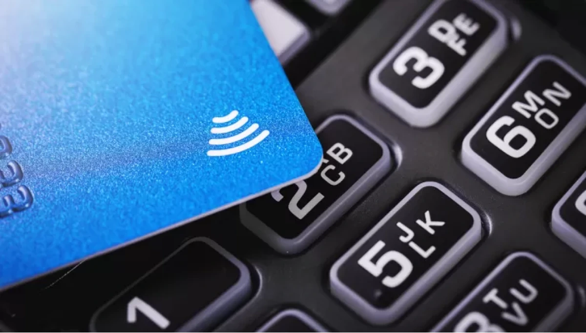 Truffa del pos in corsia: finti volontari sottraggono fino a 2.000 € ai clienti del supermercato - 
