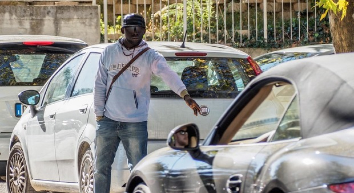 Catania: blitz contro i parcheggiatori abusivi, sanzioni per oltre 20.000 euro - 