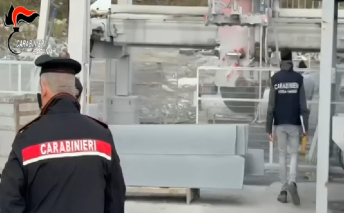 Pedara: denunciato titolare per incenerimento di rifiuti e discarica abusiva in azienda di lavorazione della pietra - 