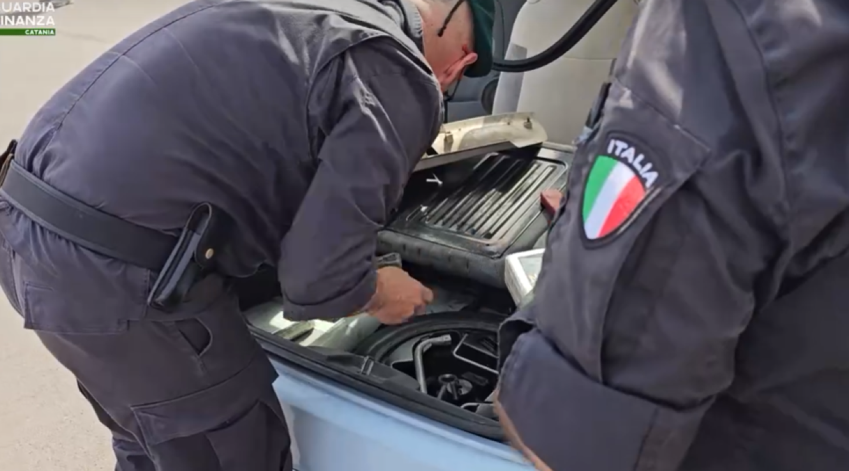 Catania: arrestato con 4,5 kg di cocaina nascosti nell'auto, valore vicino a 1 milione di euro - 
