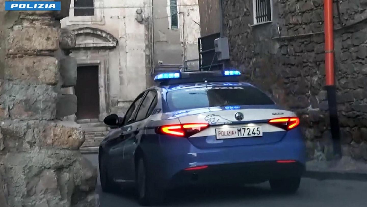 Caltanissetta: donna nel bagagliaio, allarme sequestro; era l'amante nascosta per non farsi vedere - 