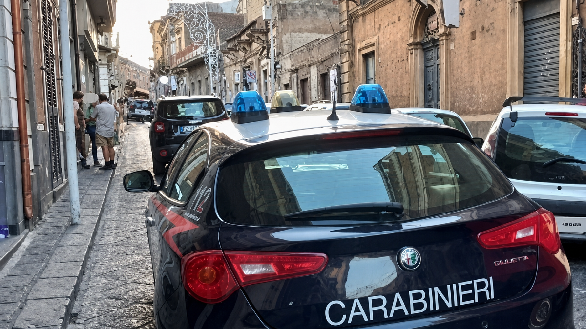 Santa Maria di Licodia: controlli straordinari, 46 persone identificate e multe per 5.908 euro - 