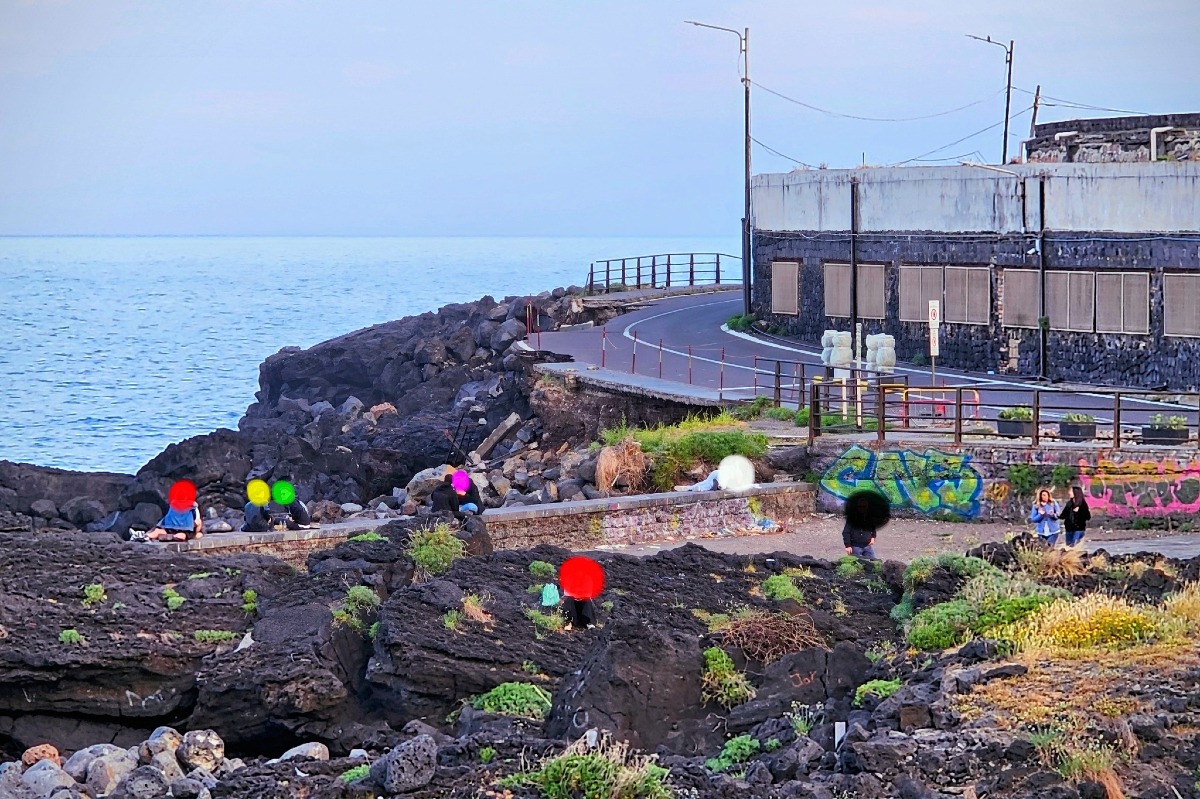Catania, post social mostra cittadini bloccati dal lungomare: polemica su accesso al mare - Credit Foto Inciviltà a Catania