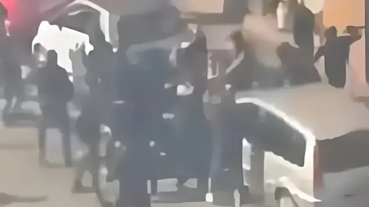 Scontri tra ultras catanesi e leccesi prima del playoff: quattro feriti, polizia in antisommossa - 