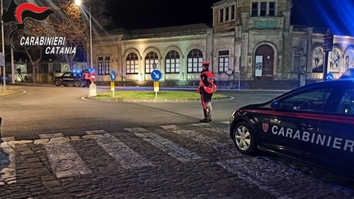 Catania, servizio interforze: ketamina e cocaina sequestrate, 296 persone identificate e 12 posteggiatori recidivi sanzionati - 