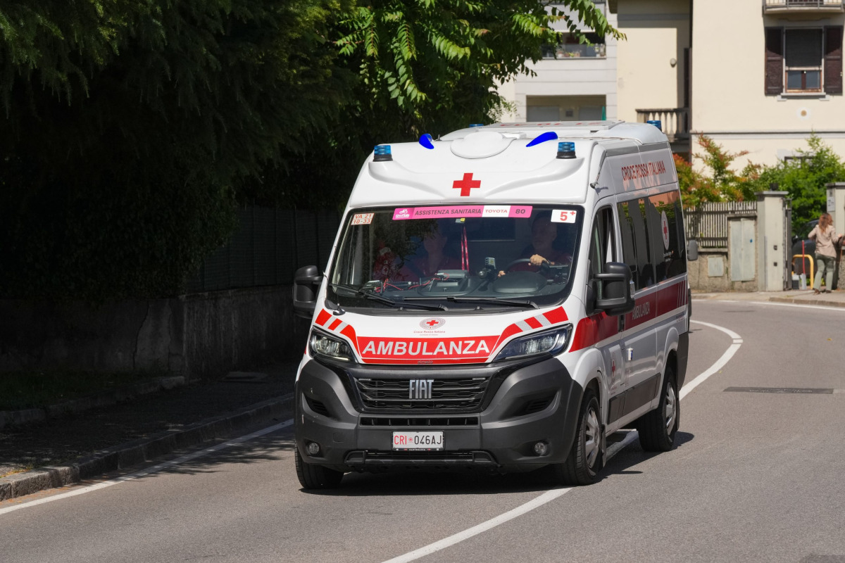 Scontro auto-ciclomotore a Messina: ferito trasferito in ospedale, traffico in tilt allo stop di via Siracusa - 
