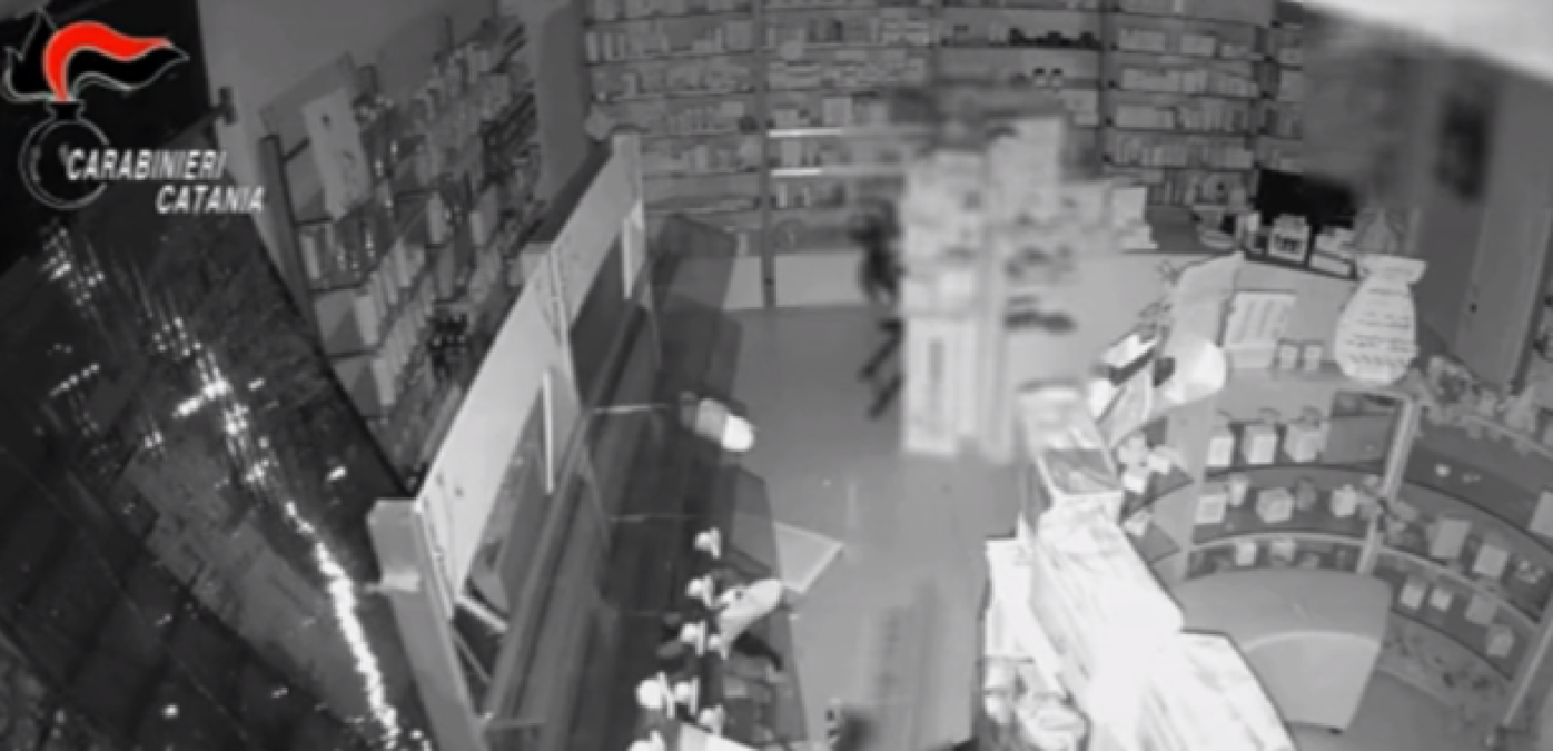 Sant'Agata Li Battiati: due denunciati per la spaccata alla farmacia di via Barriera del Bosco - 