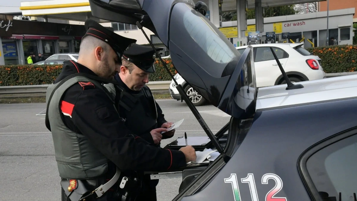 Mascalucia: 16enne senza patente fugge a un posto di controllo, trovato con quasi 18 g di marijuana - 