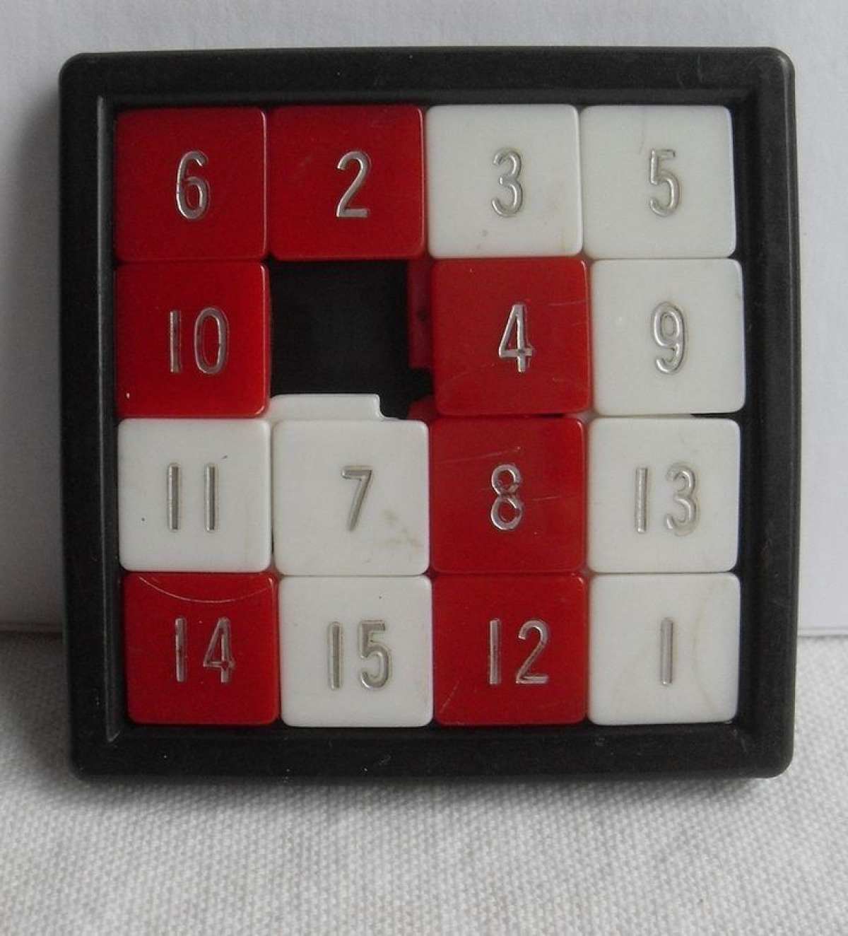 Il gioco del 15: il rompicapo che faceva impazzire intere generazioni - 