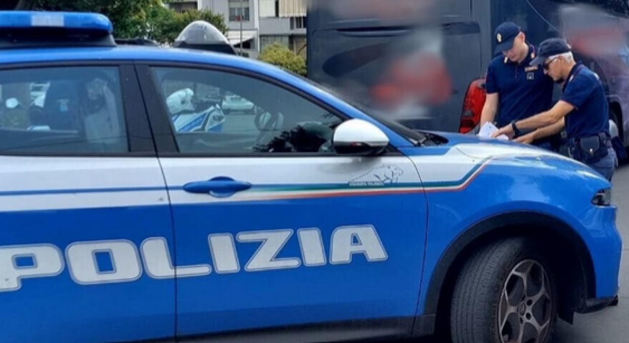 Gita scolastica ad Acireale annullata: due pulmini privi di autorizzazione NCC - 