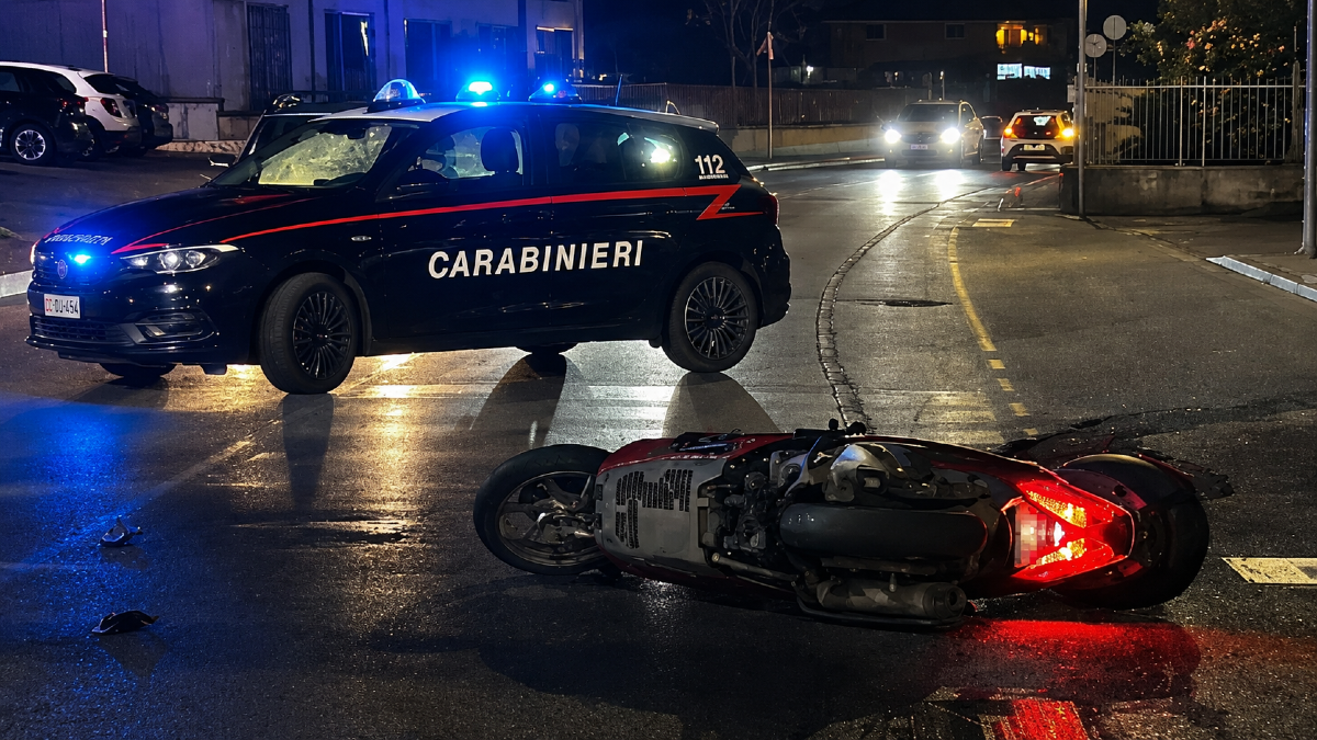Catania: ruba uno scooter in un centro commerciale e si schianta contro una gazzella dei carabinieri - 