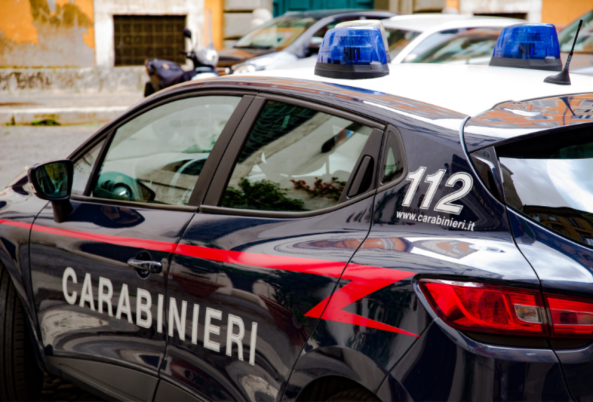 Denunciata per furto aggravato: 37enne sorpresa con quasi 200€ di abiti in un centro commerciale - 