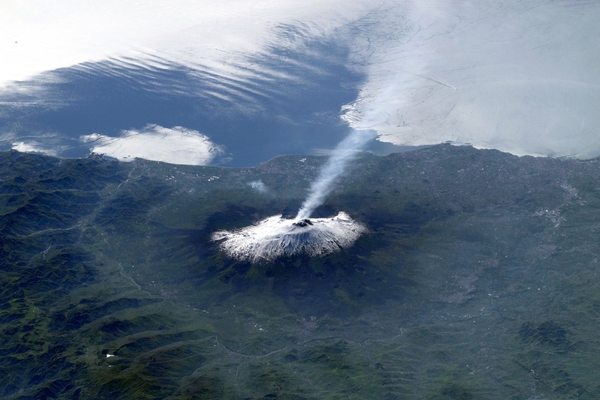 Dallo spazio l'Etna e il Vesuvio: le immagini orbitali di Sophie Adenot rilanciate da Luca Parmitano - Credit Foto Sophie Adenot