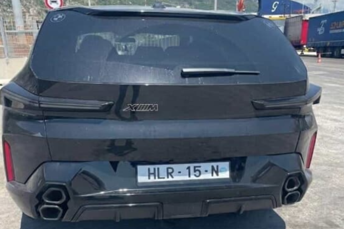 Sequestrata al porto Bmw da 150mila euro con carta di circolazione falsa: denunciato un cittadino libico - 