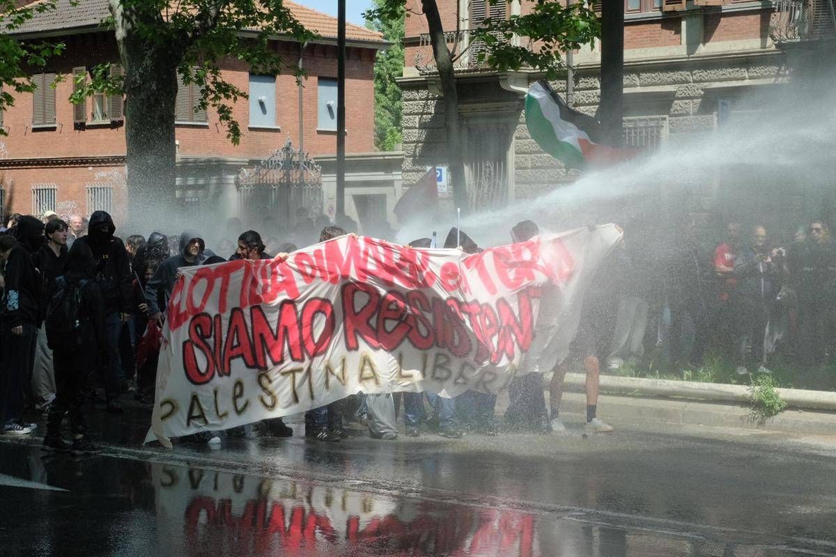 Primo maggio a Torino, gruppo si stacca da corteo verso Askatasuna: tensioni con agenti - 