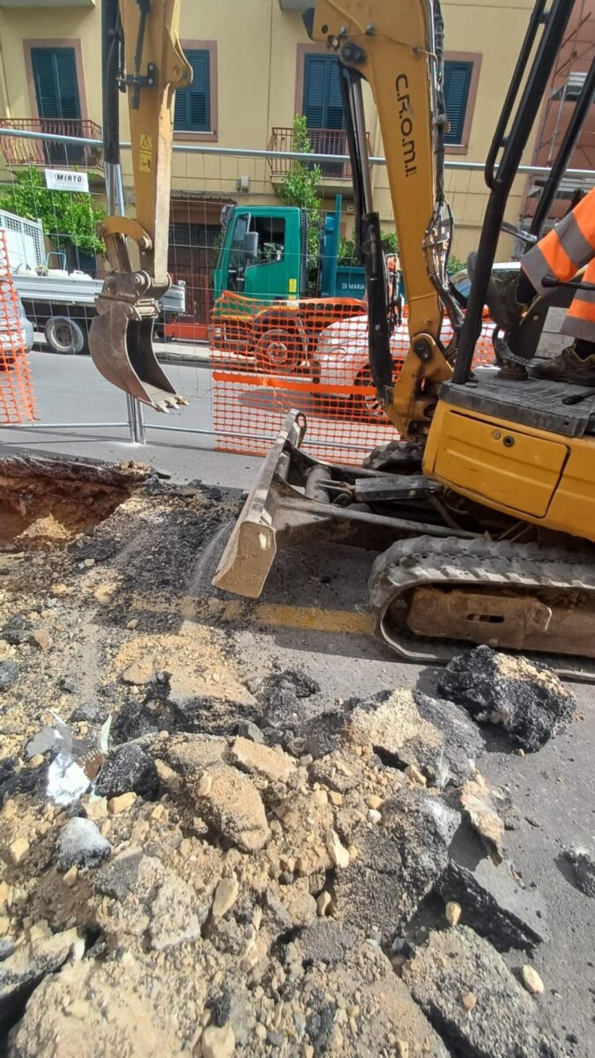 Comune di Palermo: Avviati i lavori di messa in sicurezza per la voragine in Via Giuseppe - 