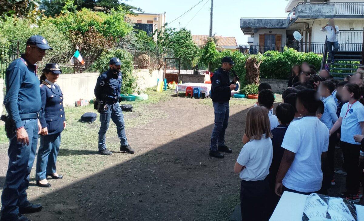 Educazione alla legalità: la Polizia di Catania incontra gli studenti della scuola primaria "Lambruschini" di Giarre - 