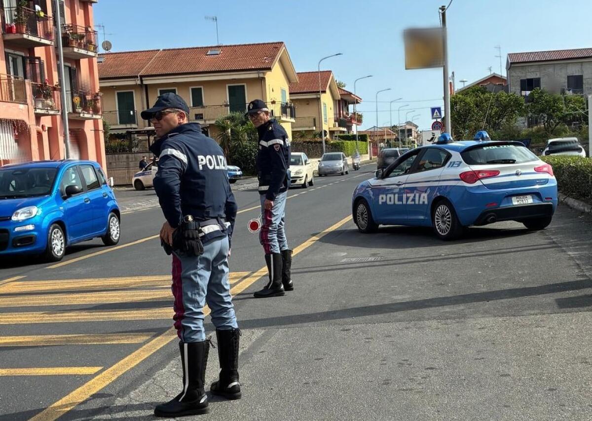 Controlli della Polizia a Catania: 262 identificati e sanzioni per infrazioni al Codice della Strada - 