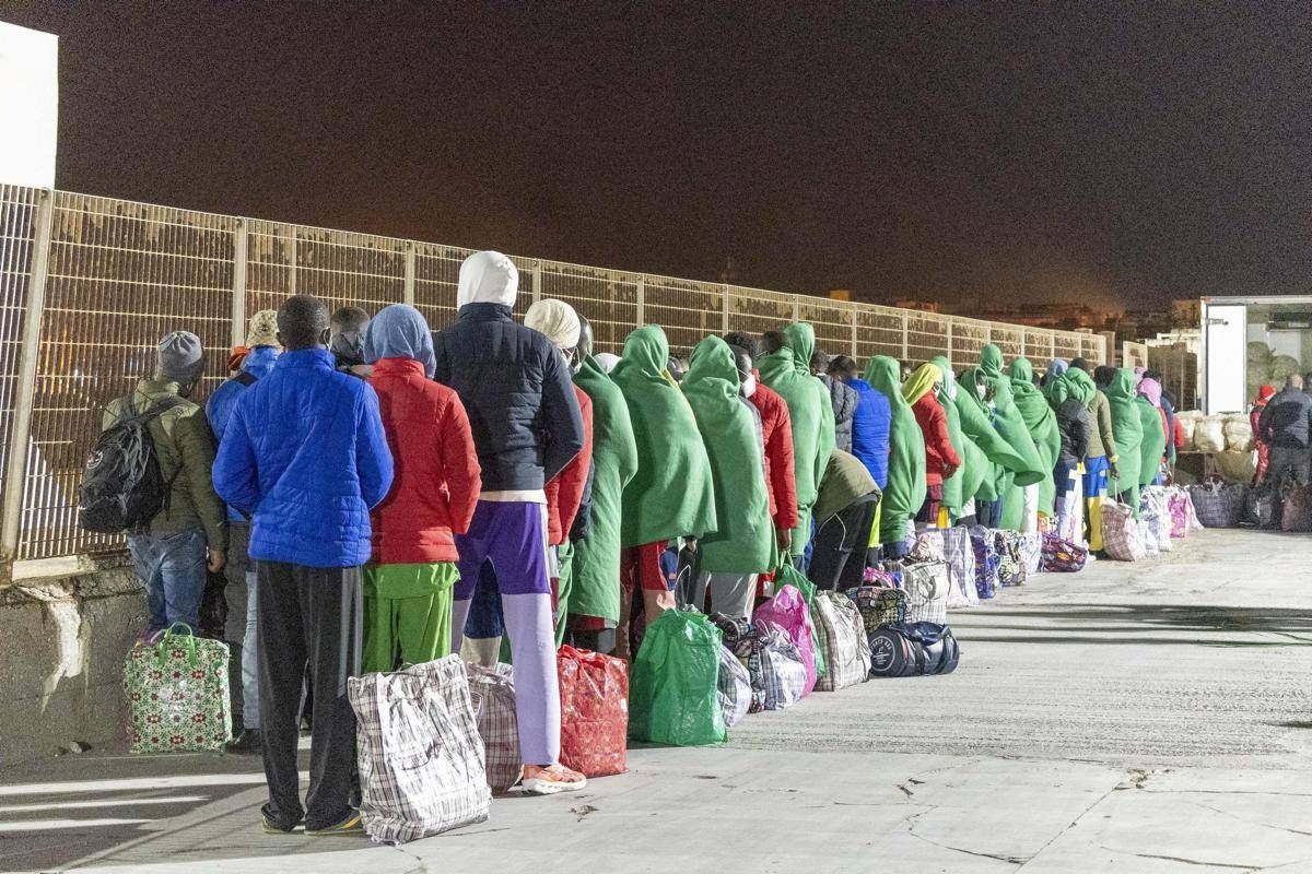 Migranti, neonata morta per ipotermia dopo sbarco a Lampedusa - 