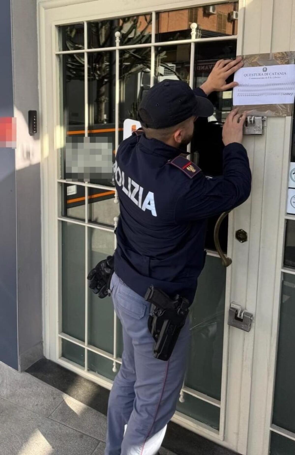 Polizia di Catania sospende centro scommesse per presenze di pregiudicati nel quartiere San Giorgio - 