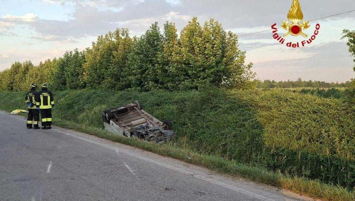 Travolti da un furgone mentre vanno al lavoro in bici: morti due operai nel Mantovano - 