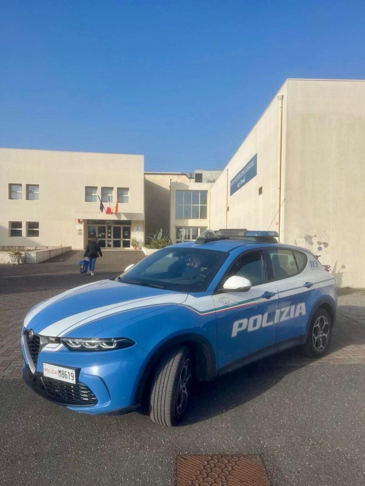 Polizia di Siracusa intensifica controlli dopo i saccheggi nei plessi scolastici - 