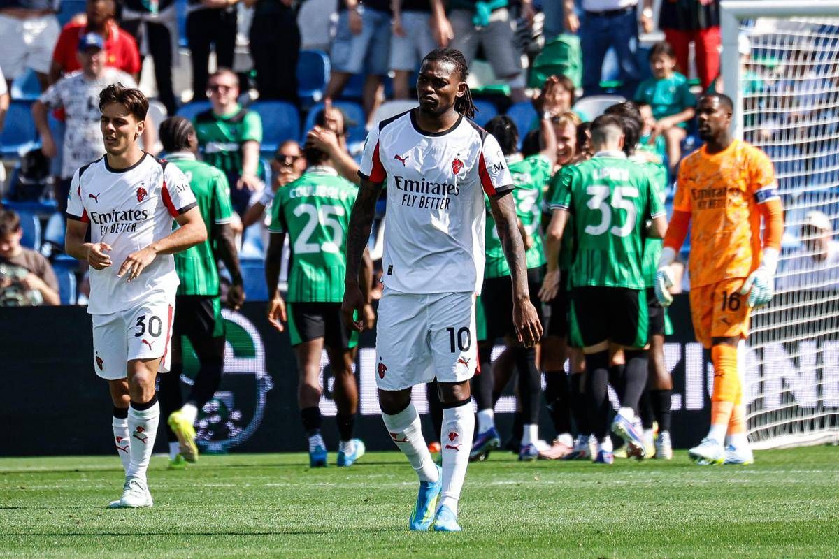 Milan, tifosi in rivolta dopo sconfitta con Sassuolo: "Imbarazzanti" - 