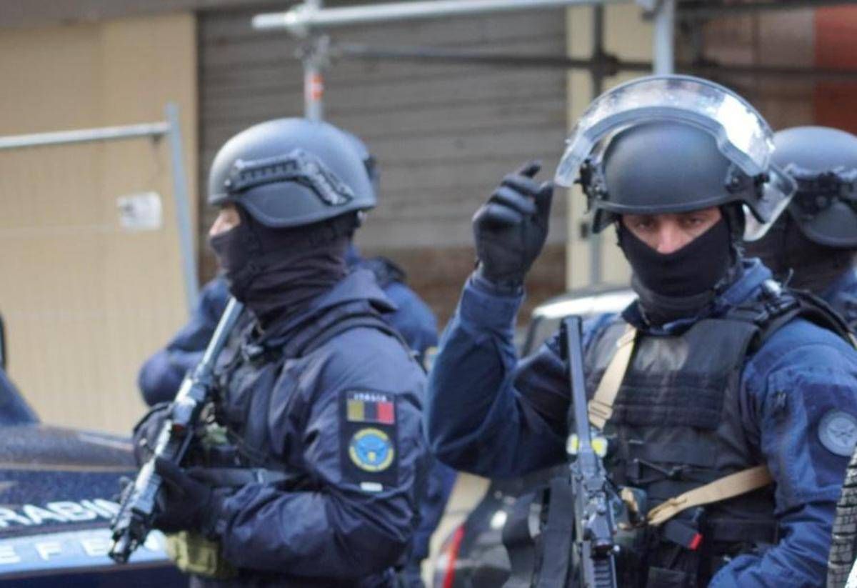 Sequestri di persona, torture e bombe sul litorale romano: quattro arresti a Ostia - 
