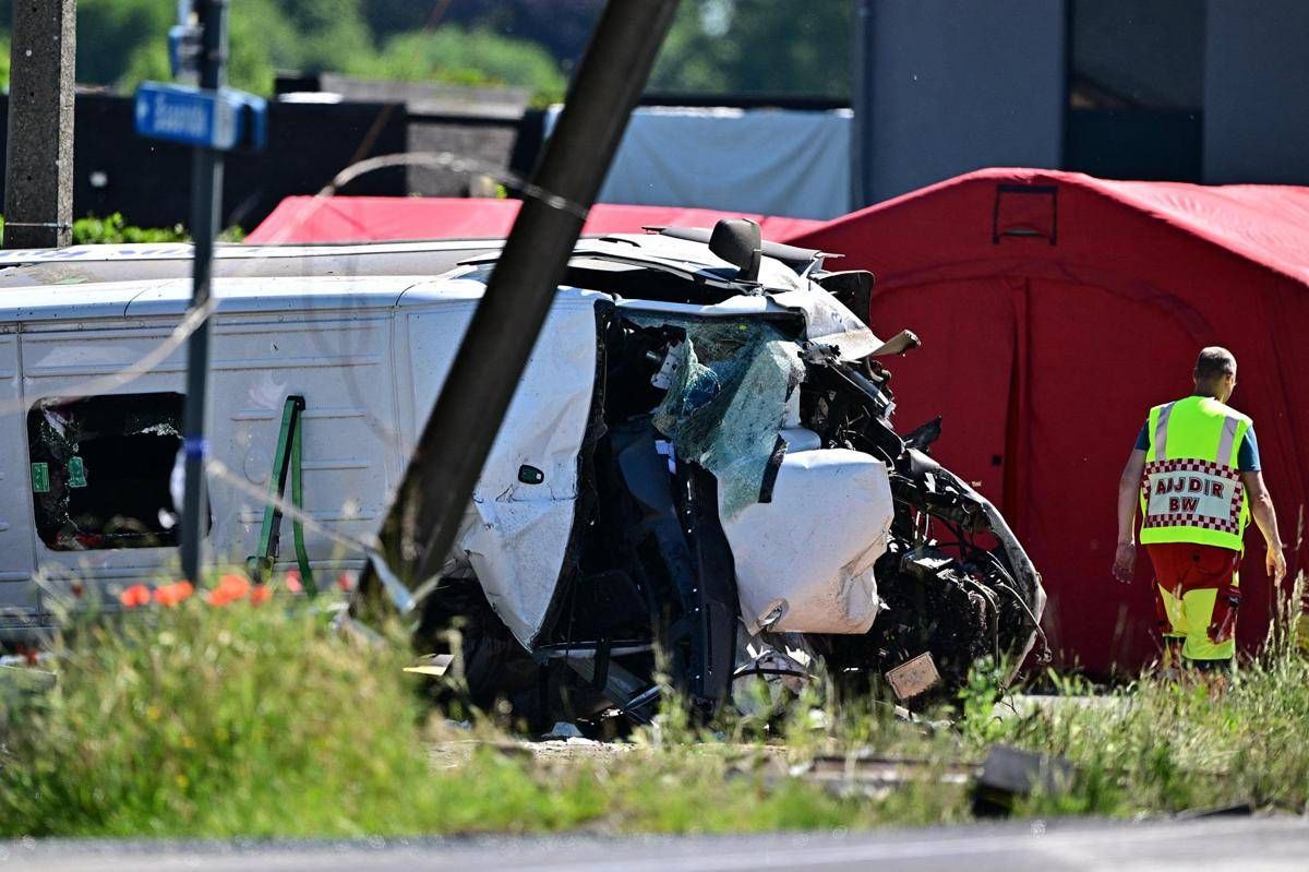 Belgio, treno travolge scuolabus a un passaggio a livello: diverse vittime - 
