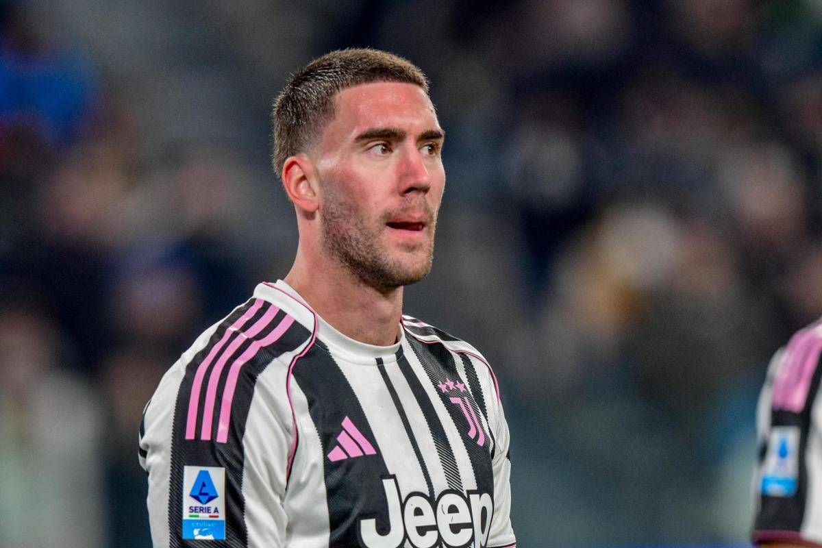 Juventus, Vlahovic litiga con Locatelli in campo: multa della società - 